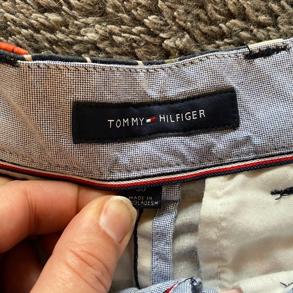 TOMMY HILFIGER Women’s Floral Chino Shorts - Picture 7 of 14